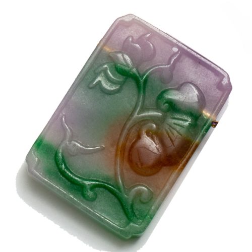 Anhaenger jade geschnitzt